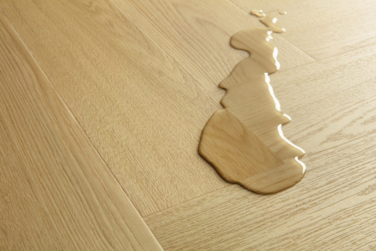 Sol vinyle rigide Pergo Vorma Pad Pro Chêne Norvégien Naturel 6 mm - détail du relief de surface (2)