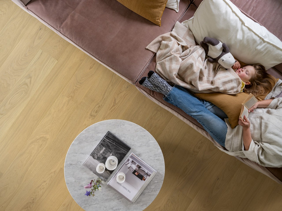 Parquet semi-massif Pergo Lofoten Chêne Épuré Clair 13 mm - en situation dans un intérieur (4)