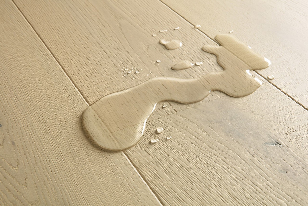 Parquet semi-massif Pergo Lofoten Chêne Clair Nordique 13 mm - détail du relief de surface (2)
