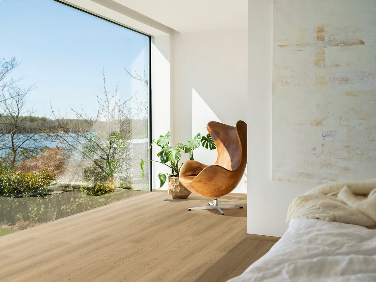Sol vinyle rigide Pergo Namsen Pad Pro Chêne Norvégien Beige 5 mm - en situation dans un intérieur (3)
