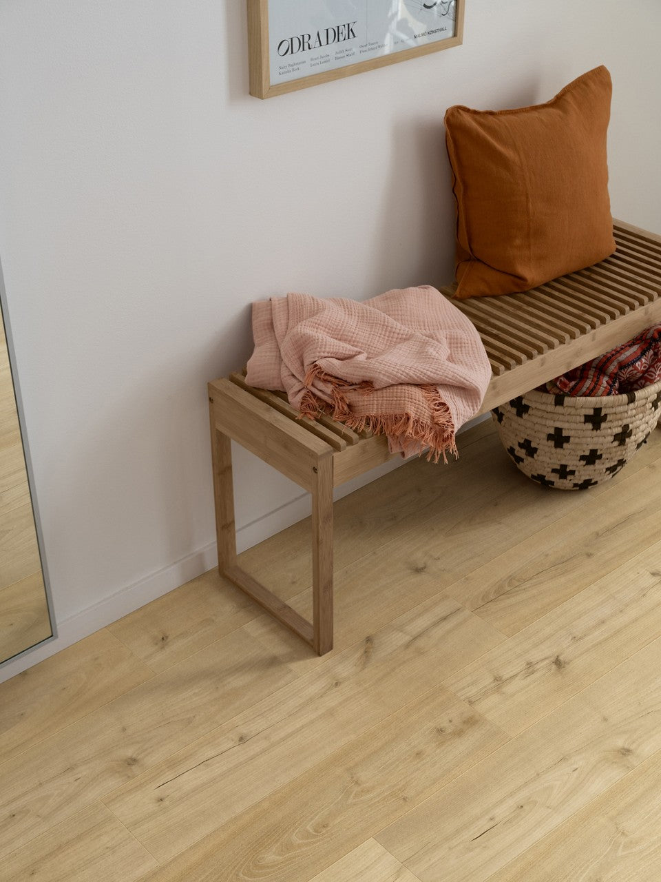 Sol stratifié Pergo Drammen Chêne Dune 8 mm - en situation dans un intérieur (4)
