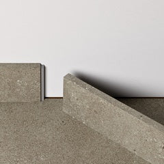 Pergo Plinthe et finition murale — Plinthe vinyle 7 cm assortie Pierre Rugueuse Grise 610 × 12 × 70 mm