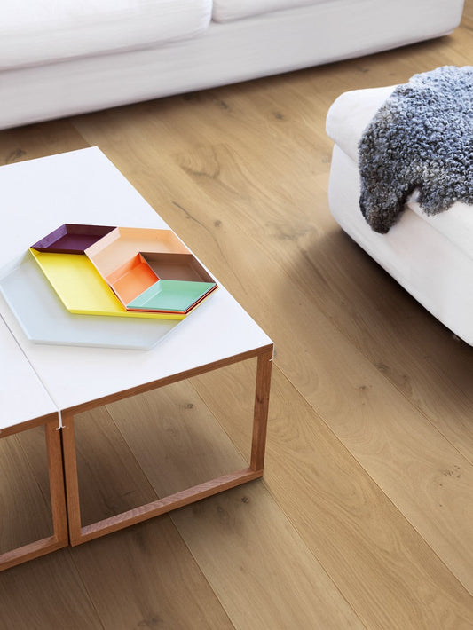 Parquet semi-massif Pergo posé dans un séjour