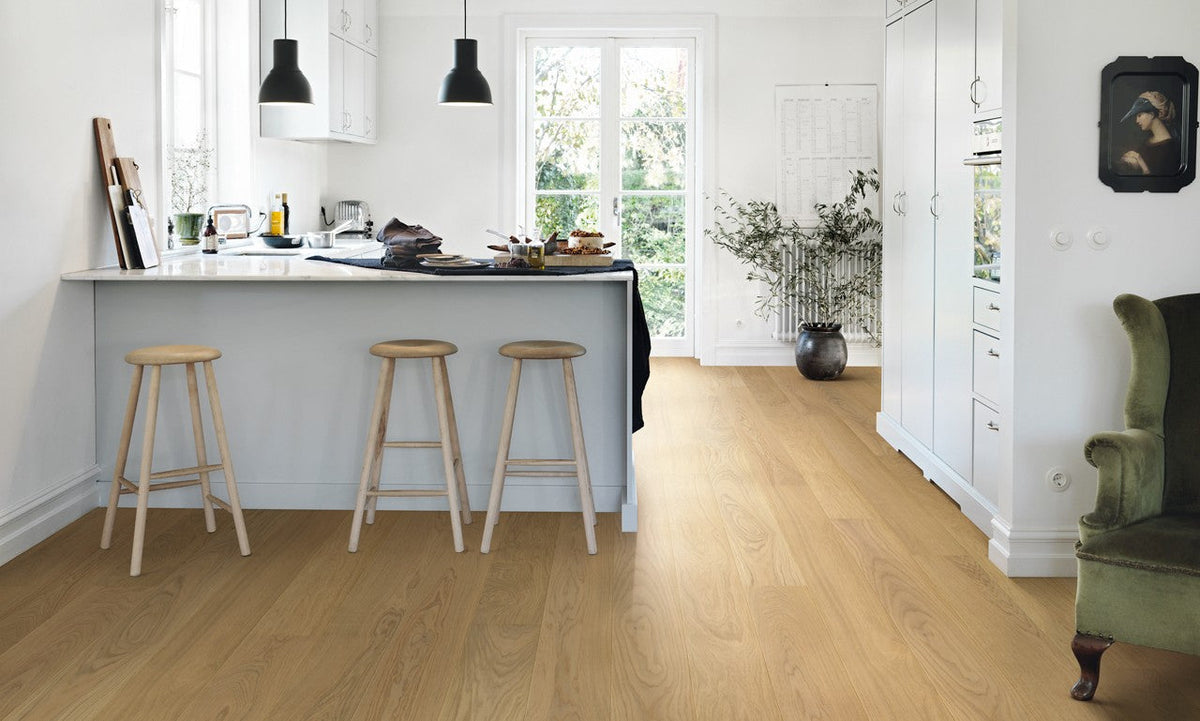 Parquet semi-massif Pergo Lofoten Chêne Épuré Clair 13 mm - en situation dans un intérieur
