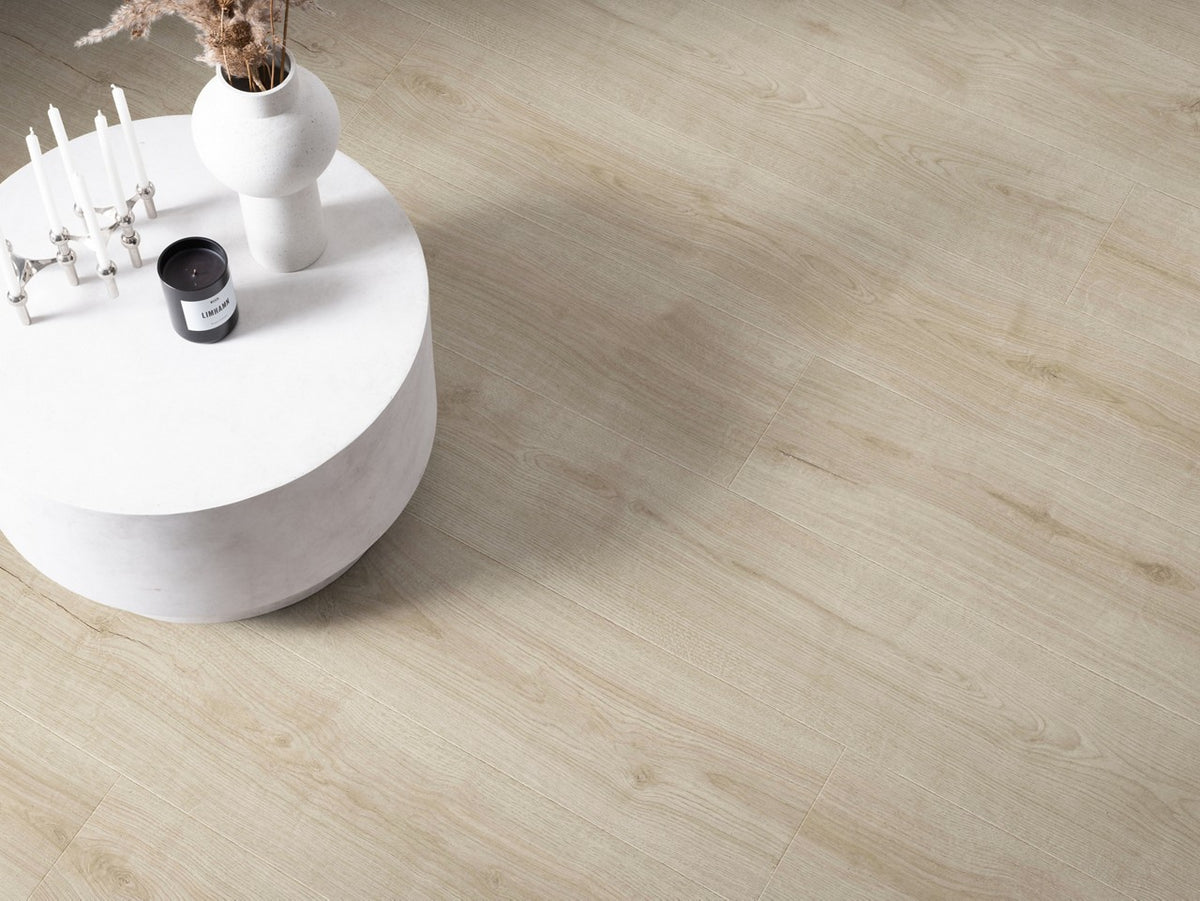 Sol vinyle rigide Pergo Glomma Pad Pro Chêne Colline Gris 6 mm - en situation dans un intérieur (2)