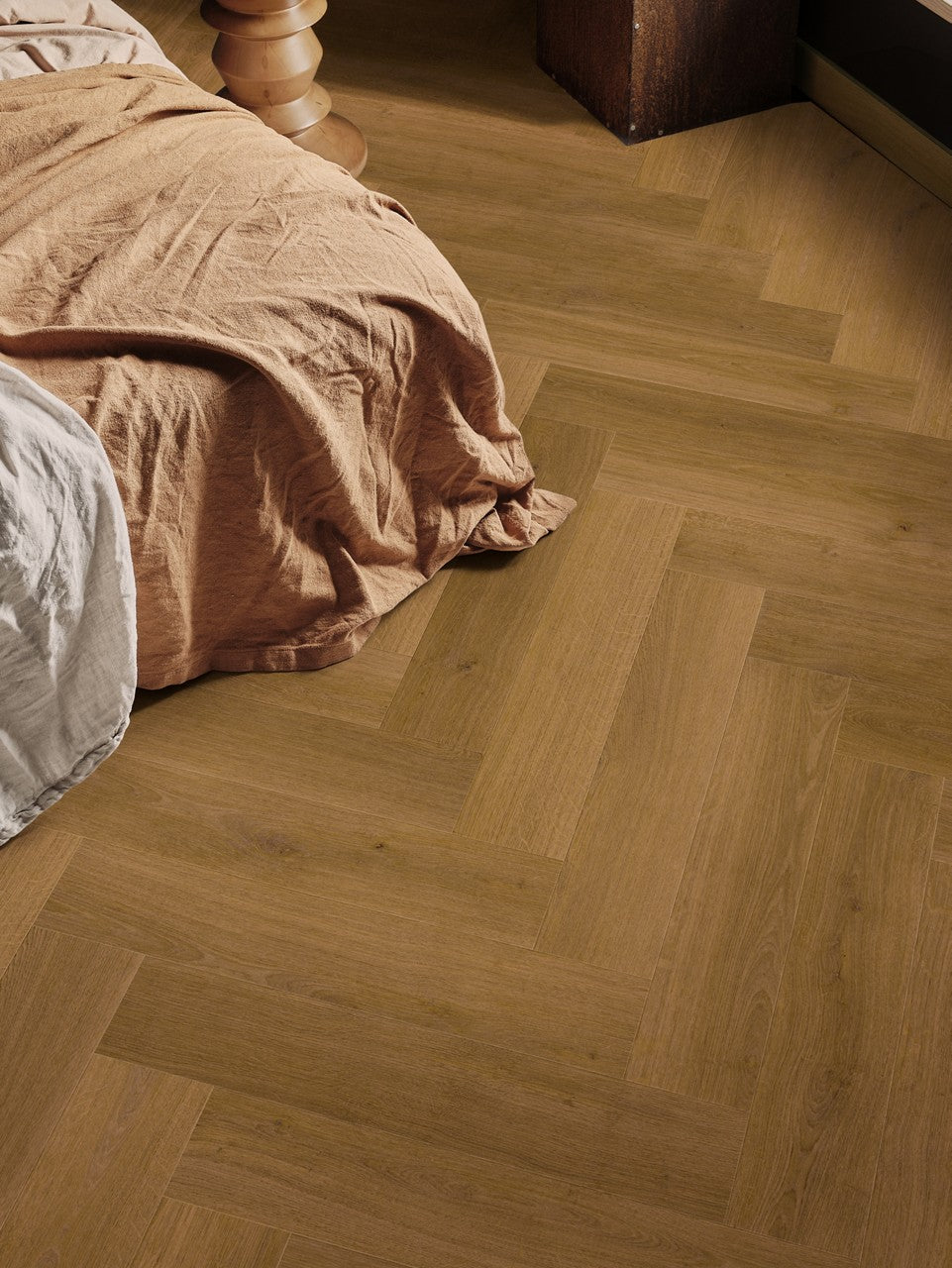 Sol stratifié Pergo Kungshamn Chêne Ambre fumé 8 mm - en situation dans un intérieur (3)
