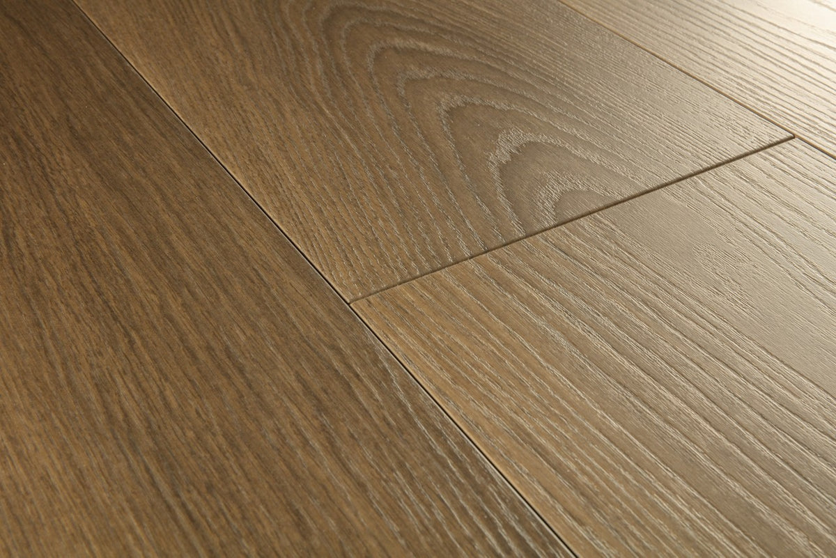 Sol stratifié Pergo Lillehammer Chêne Bronze 9 mm - détail du relief de surface