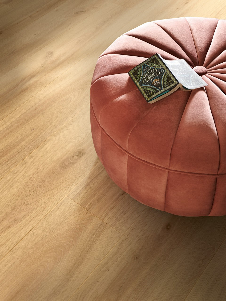 Sol vinyle rigide Pergo Namsen Pad Pro Chêne Héritage Naturel 5 mm - en situation dans un intérieur (3)