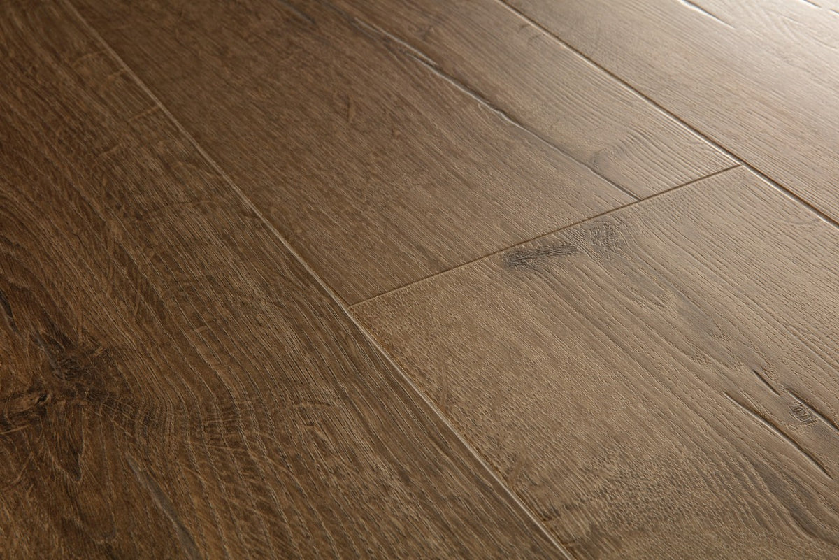 Sol stratifié Pergo Visby Chêne de ferme 8 mm - détail du relief de surface