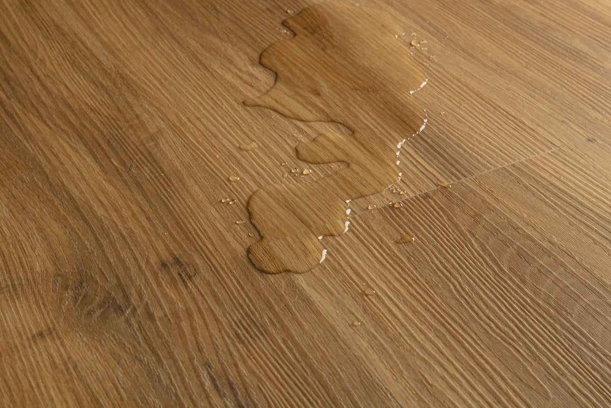 Sol vinyle rigide Pergo Namsen Pad Pro Chêne Héritage Chaleureux 5 mm - détail du relief de surface (2)
