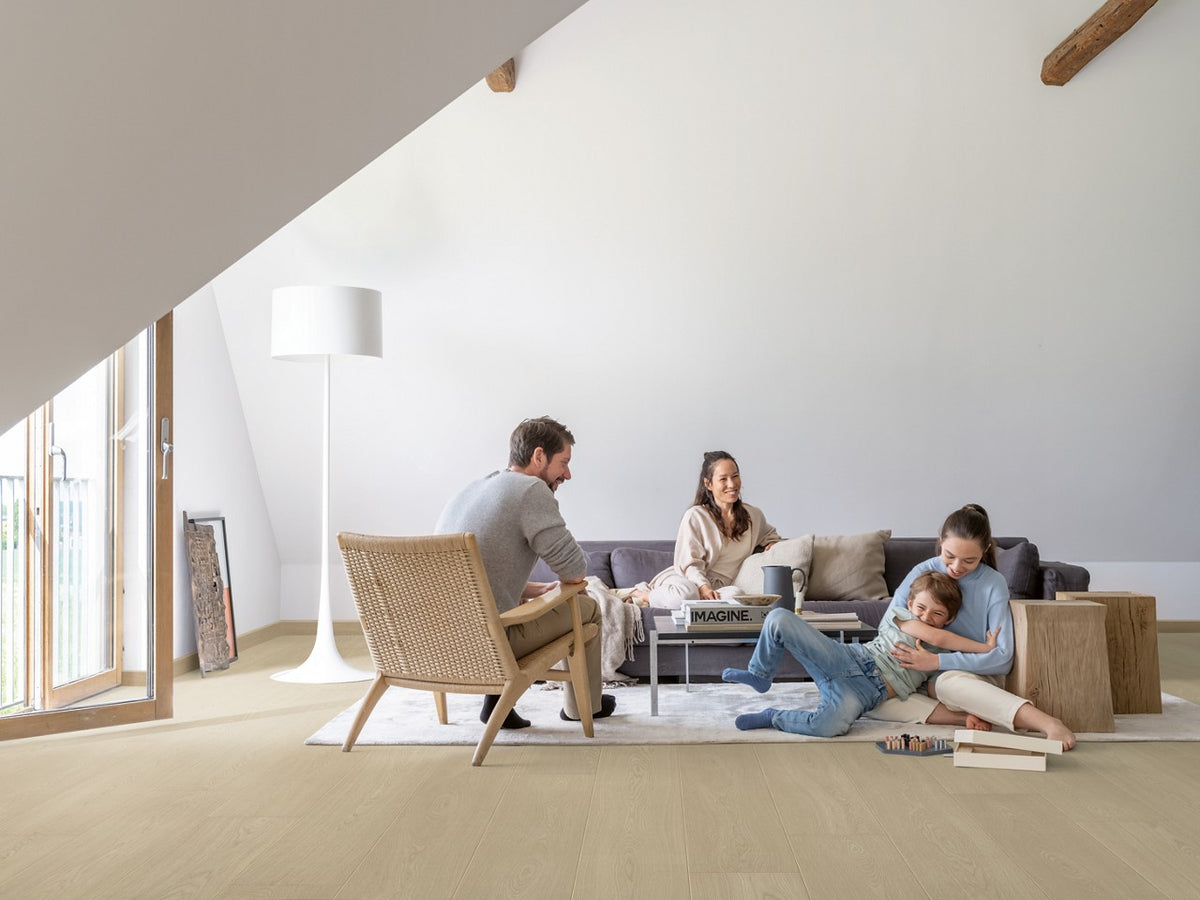 Sol stratifié Pergo Odense Chêne argile 9,5 mm - en situation dans un intérieur (2)