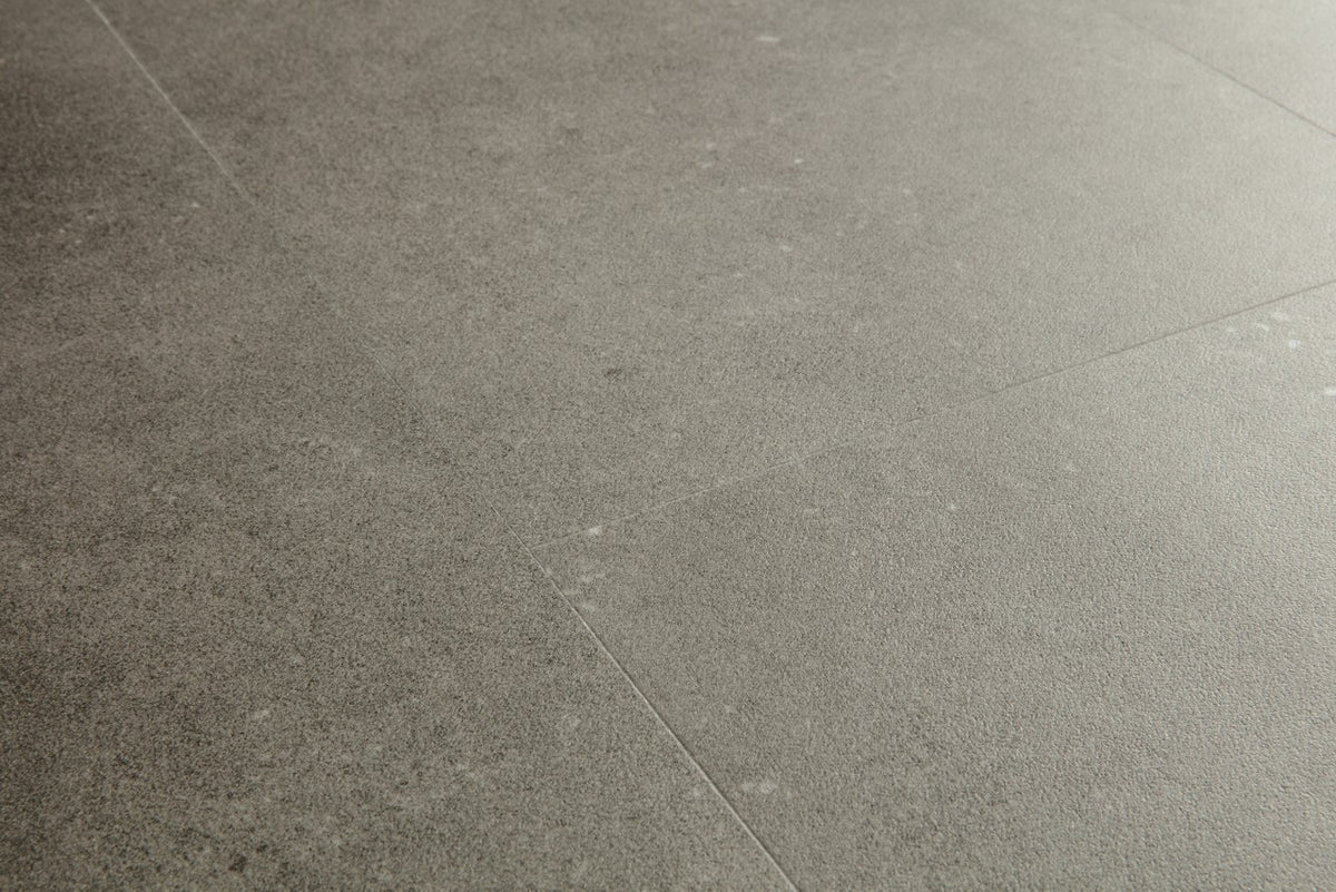 Sol vinyle rigide Pergo Viskan Pad Pro Pierre Rugueuse Grise 5 mm - détail du relief de surface