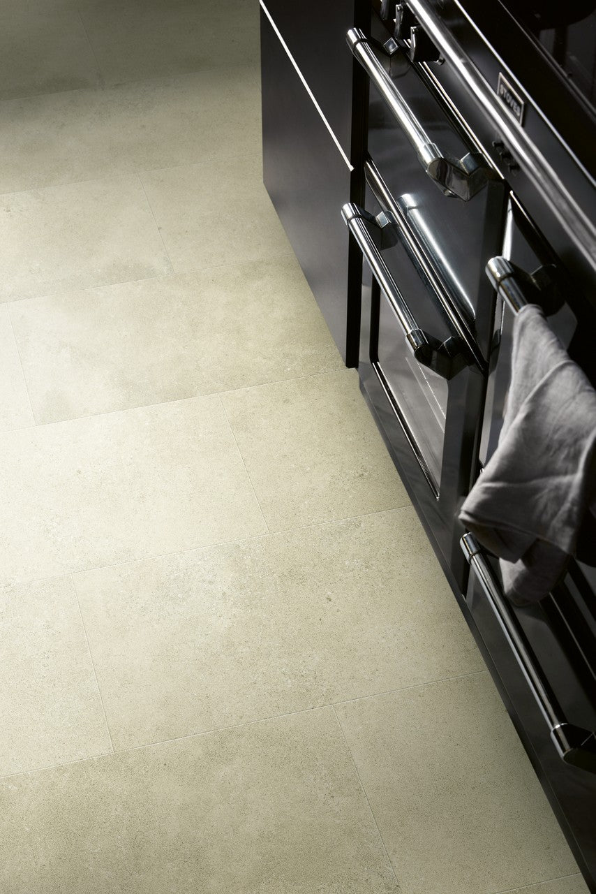 Sol vinyle rigide Pergo Viskan Pad Pro Pierre Rugueuse Beige 5 mm - en situation dans un intérieur