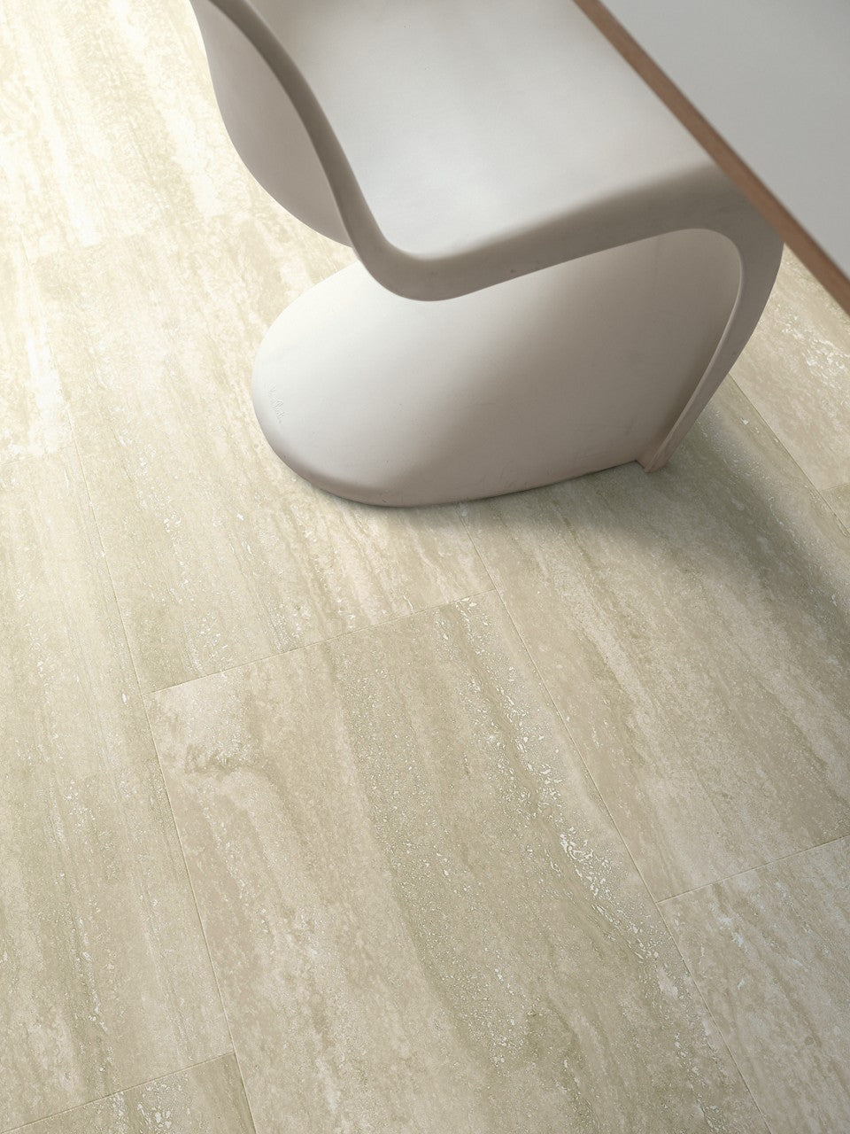 Sol vinyle rigide Pergo Isefjord Pad Pro Travertin Grège 6 mm - en situation dans un intérieur (2)