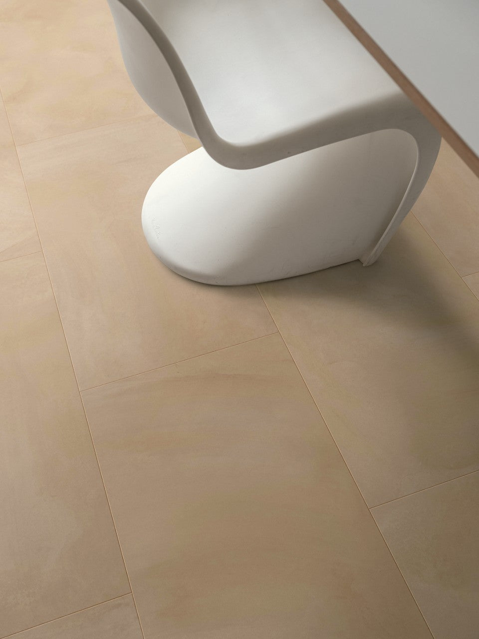 Sol vinyle rigide Pergo Isefjord Pad Pro Cemento Argile 6 mm - en situation dans un intérieur (2)