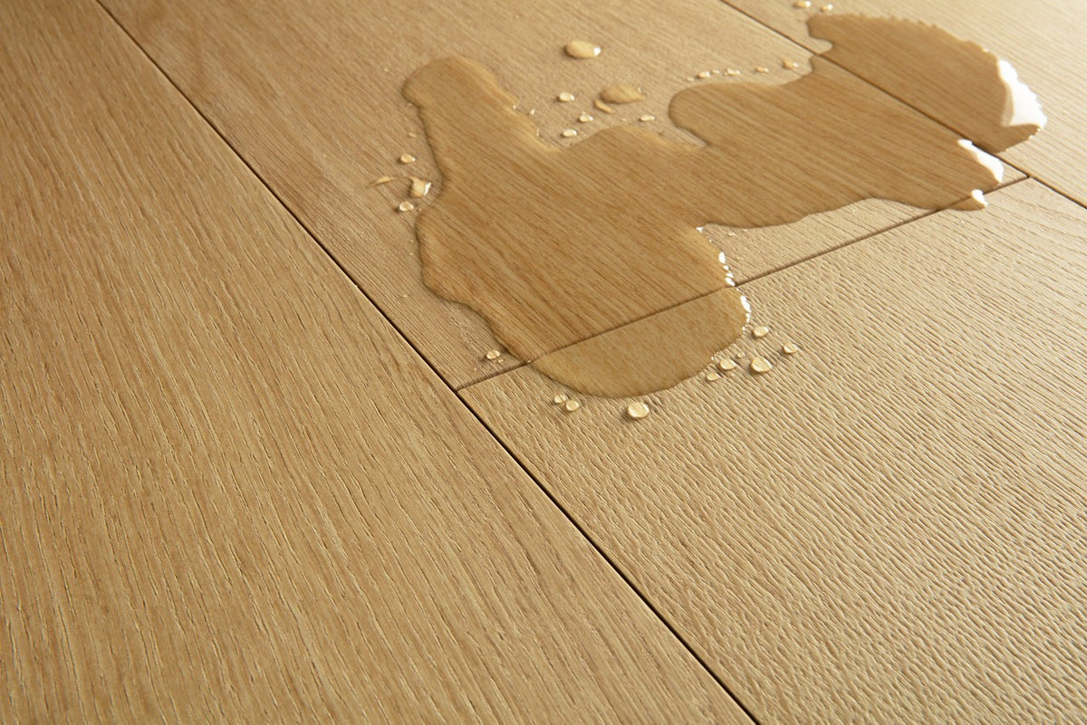 Sol stratifié Pergo Lillehammer Chêne Moisson 9 mm - détail du relief de surface (2)