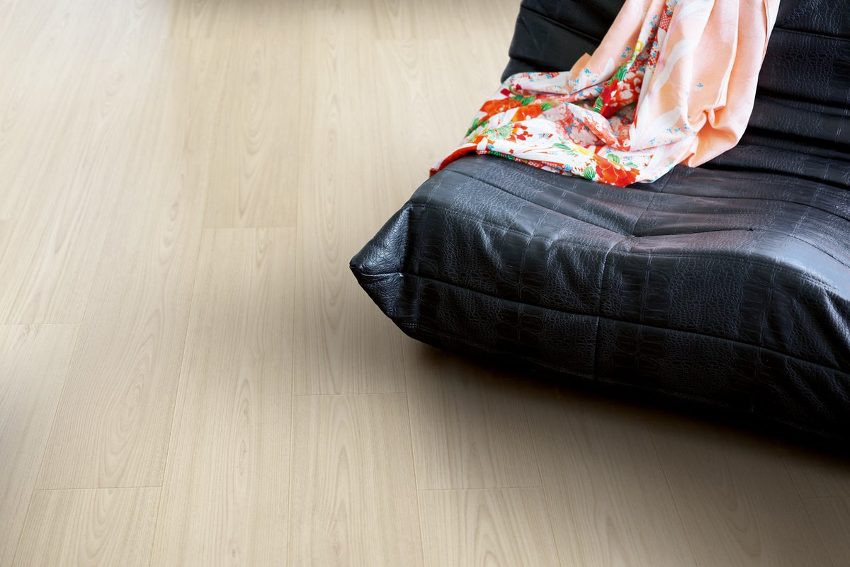 Sol stratifié Pergo Bergen Pro Chêne Tromsdalen 8 mm - en situation dans un intérieur (2)