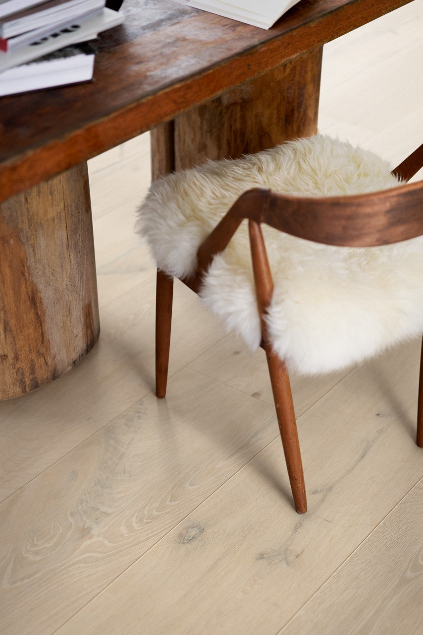 Parquet semi-massif Pergo Langeland Chêne Nordique Polaire 13,5 mm - en situation dans un intérieur (2)