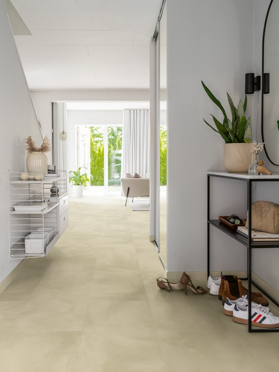Sol vinyle rigide Pergo Isefjord Pad Pro Cemento Beige 6 mm - en situation dans un intérieur