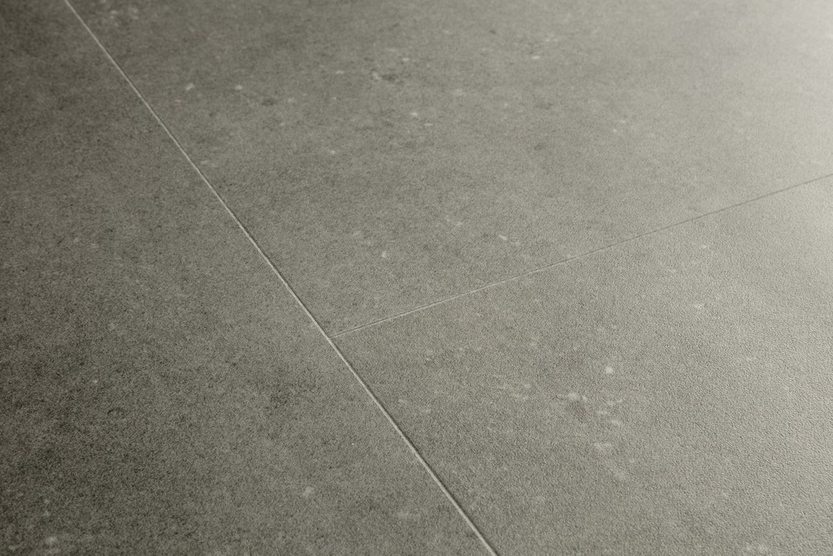 Sol vinyle rigide Pergo Isefjord Pad Pro Pierre Rugueuse Grise 6 mm - détail du relief de surface