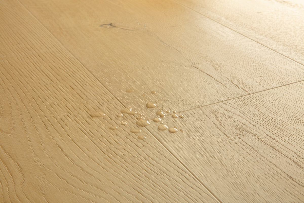 Sol stratifié Pergo Odense Chêne Clair 9,5 mm - détail du relief de surface