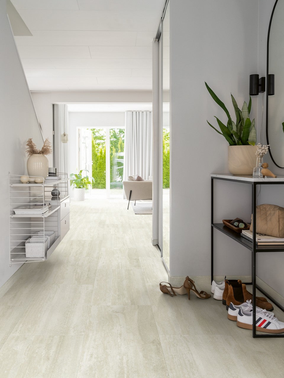 Sol vinyle rigide Pergo Isefjord Pad Pro Travertin Ivoire 6 mm - en situation dans un intérieur (4)