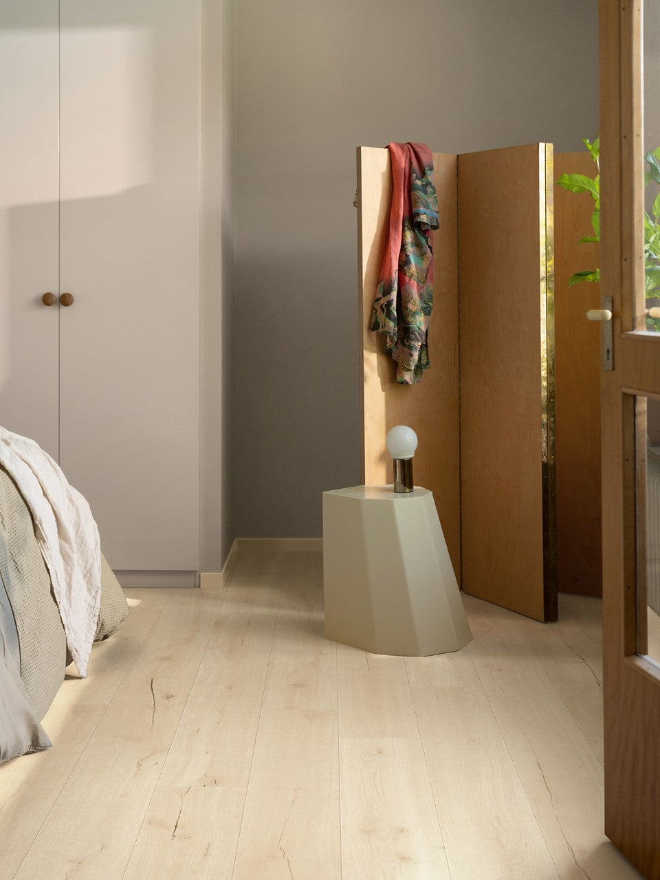 Sol stratifié Pergo Visby Chêne Pierre d'argile 8 mm - en situation dans un intérieur (2)