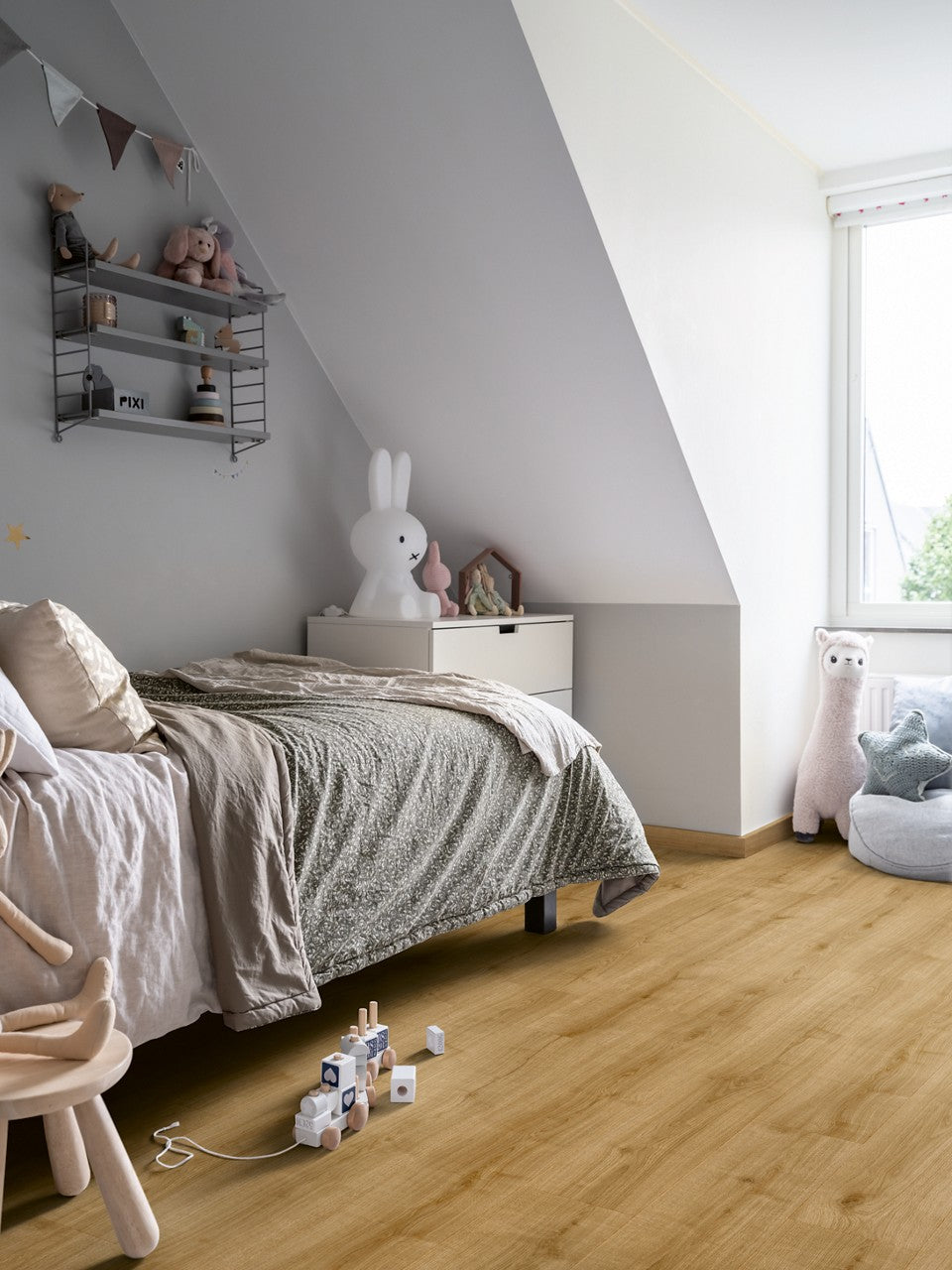 Sol vinyle rigide Pergo Glomma Pad Pro Chêne Colline Chaleureux 6 mm - en situation dans un intérieur
