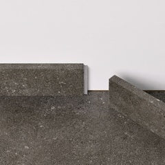 Pergo Plinthe et finition murale — Plinthe vinyle assortie Pierre Rugueuse Foncée 610 × 12 × 50 mm