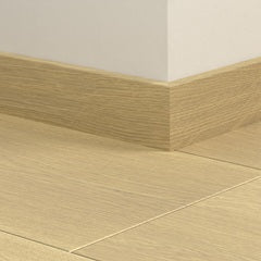 Pergo Plinthe et finition murale — Plinthe droite assortie Chêne Nuageux 2400 × 12 × 58 mm